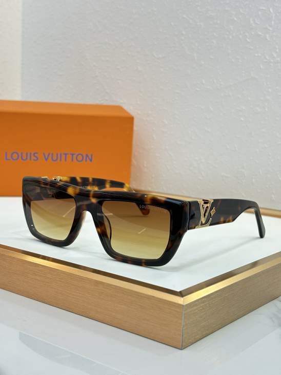 Picture of Louis Vuitton Sunglasses _SKUfw79615816fw